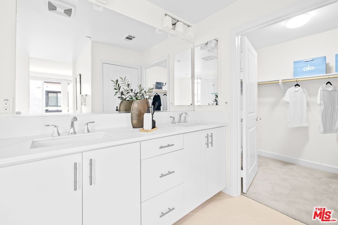 12526 W Fielding Cir Unit: 1