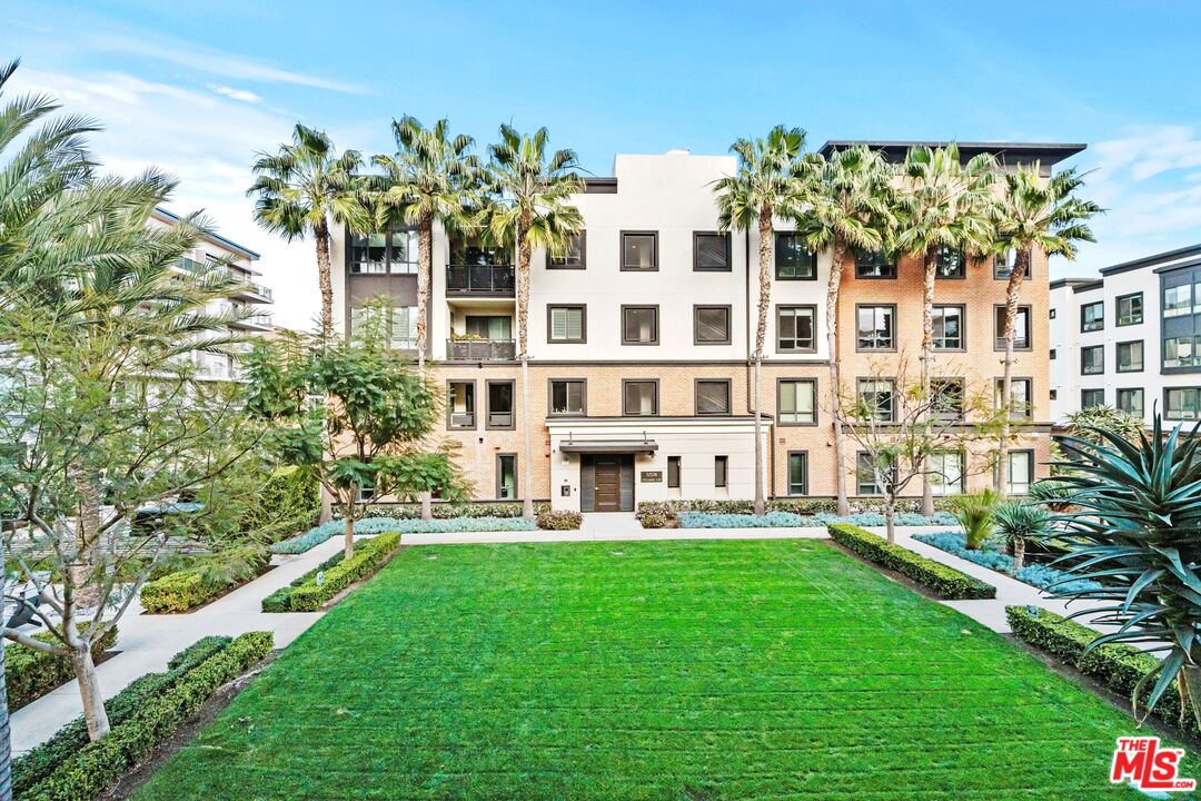 12526 W Fielding Cir Unit: 1