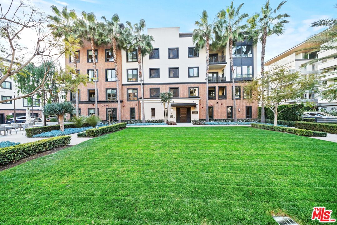 12526 W Fielding Cir Unit: 1