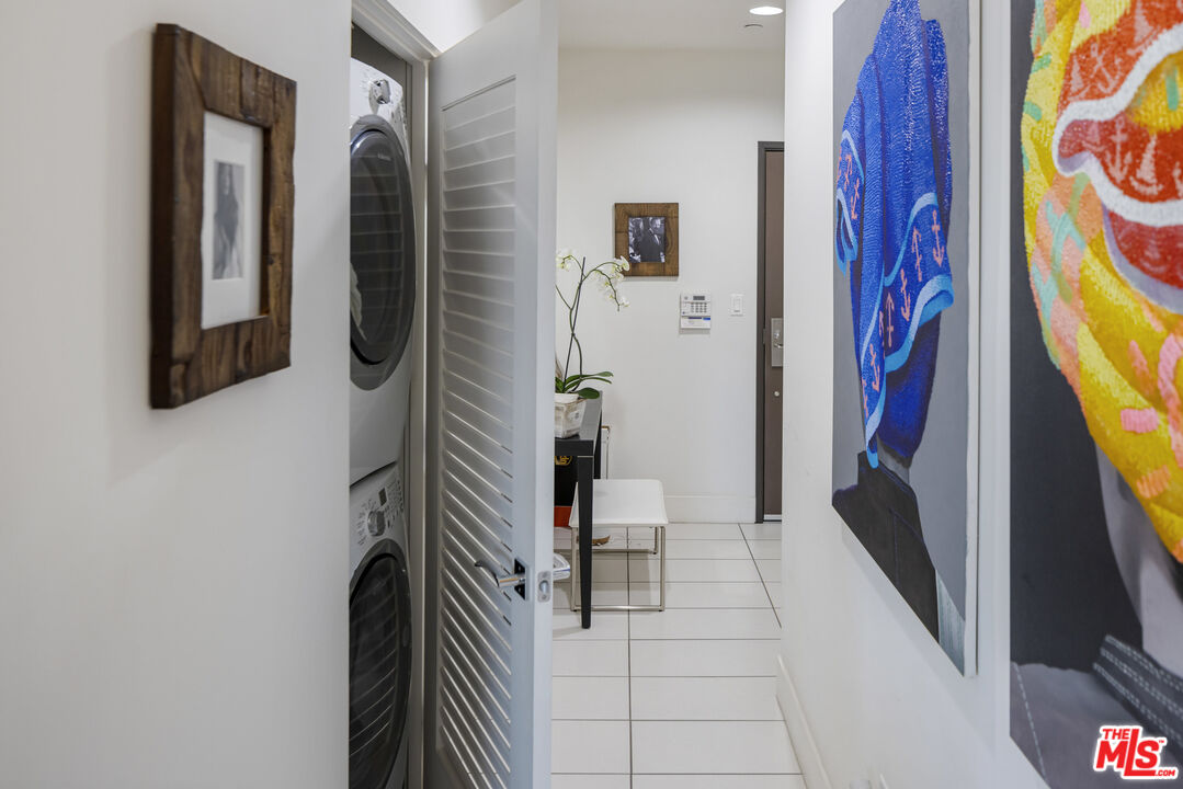 118 N Kings Rd Unit: PH3