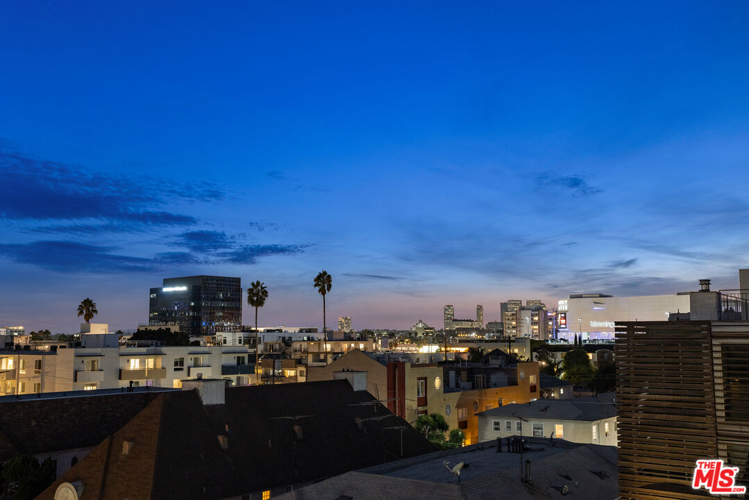 118 N Kings Rd Unit: PH3