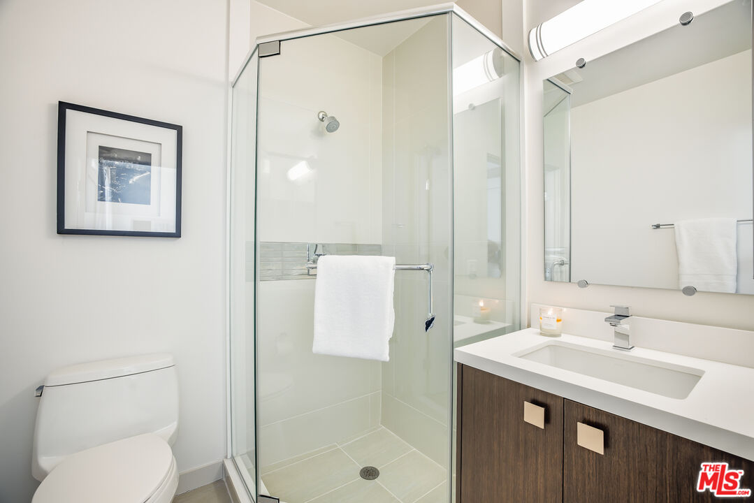 118 N Kings Rd Unit: PH3