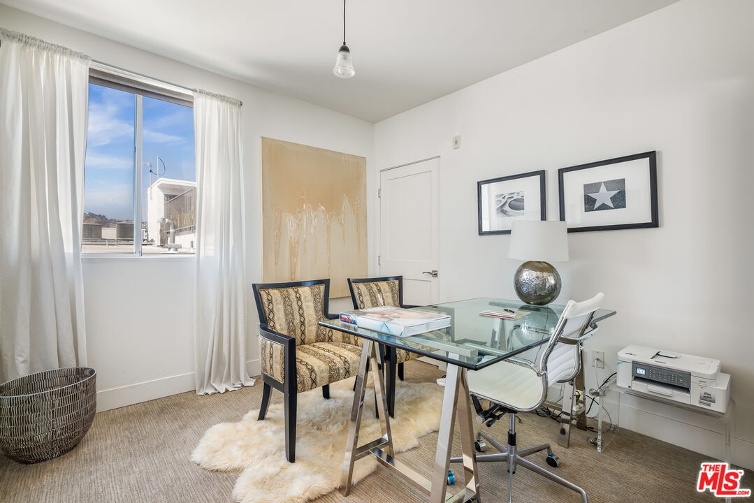 118 N Kings Rd Unit: PH3
