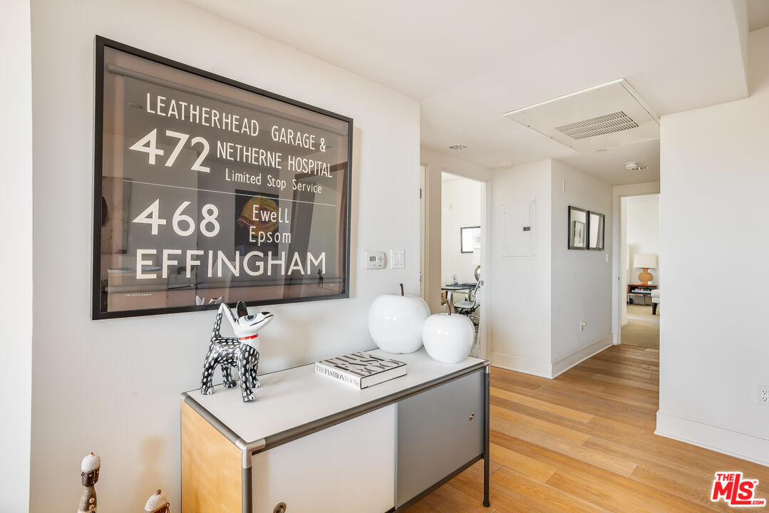 118 N Kings Rd Unit: PH3