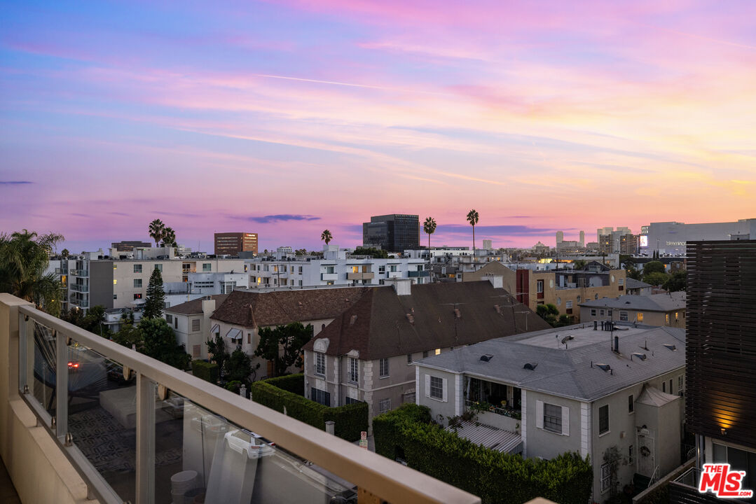 118 N Kings Rd Unit: PH3