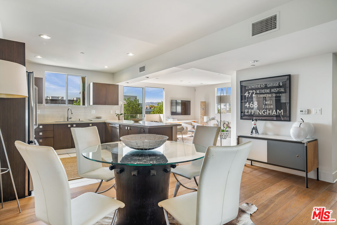 118 N Kings Rd Unit: PH3