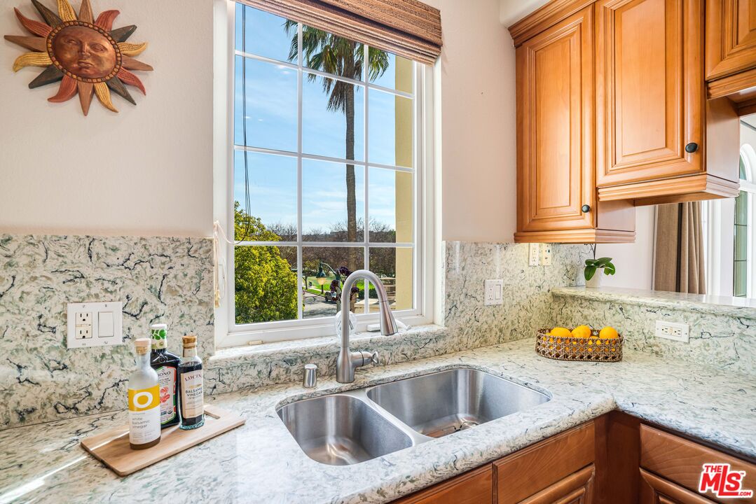 5935 Playa Vista Dr Unit: 301