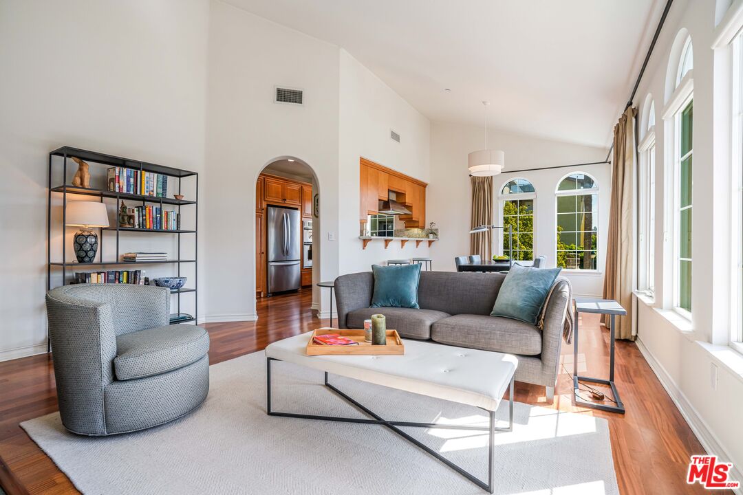 5935 Playa Vista Dr Unit: 301