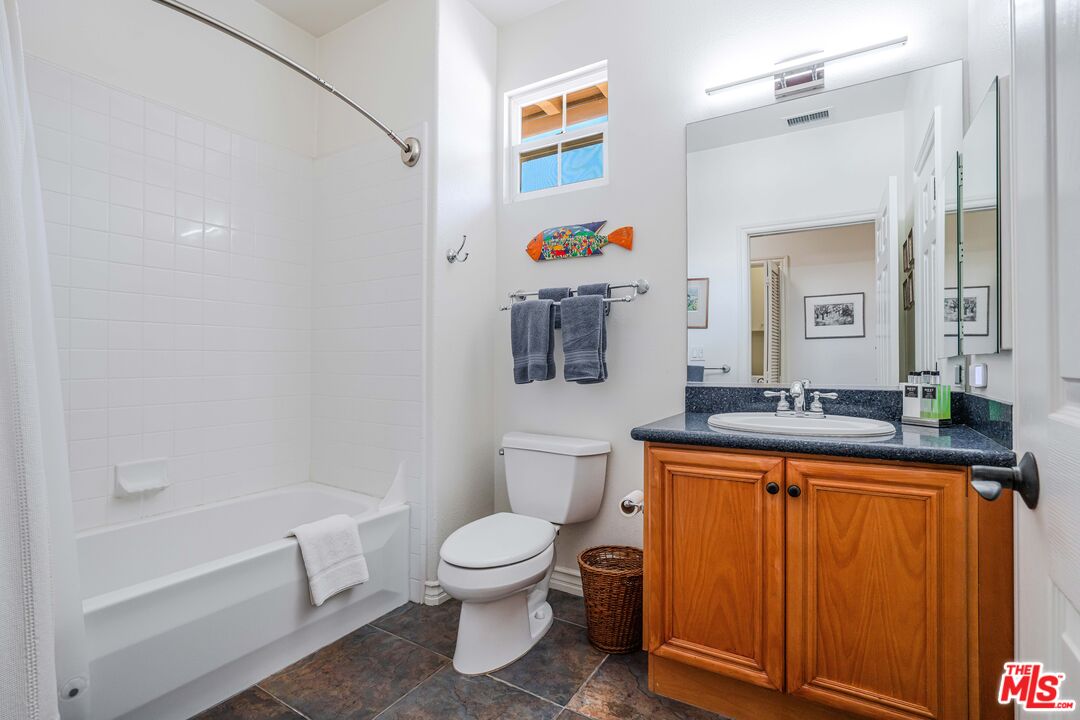 5935 Playa Vista Dr Unit: 301