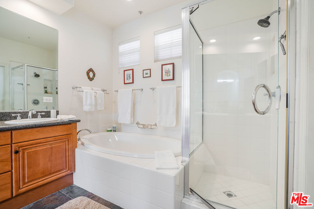 5935 Playa Vista Dr Unit: 301