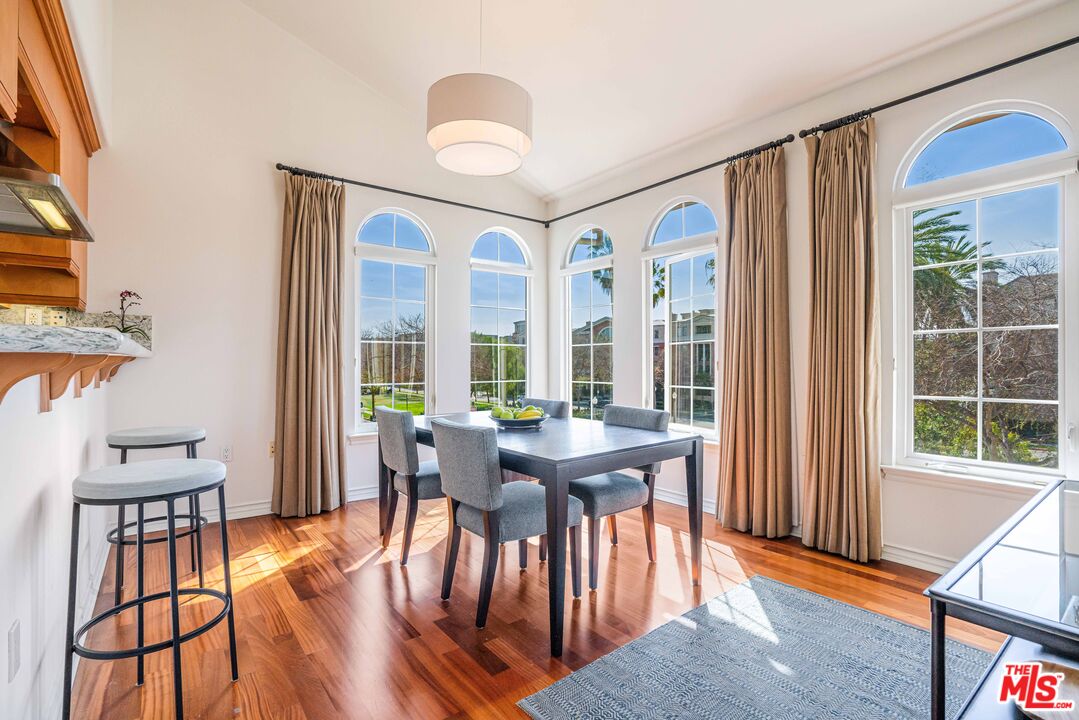 5935 Playa Vista Dr Unit: 301