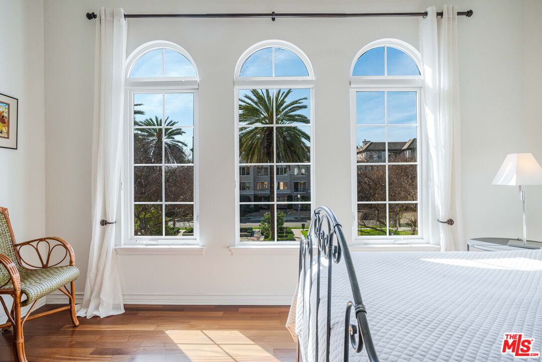 5935 Playa Vista Dr Unit: 301