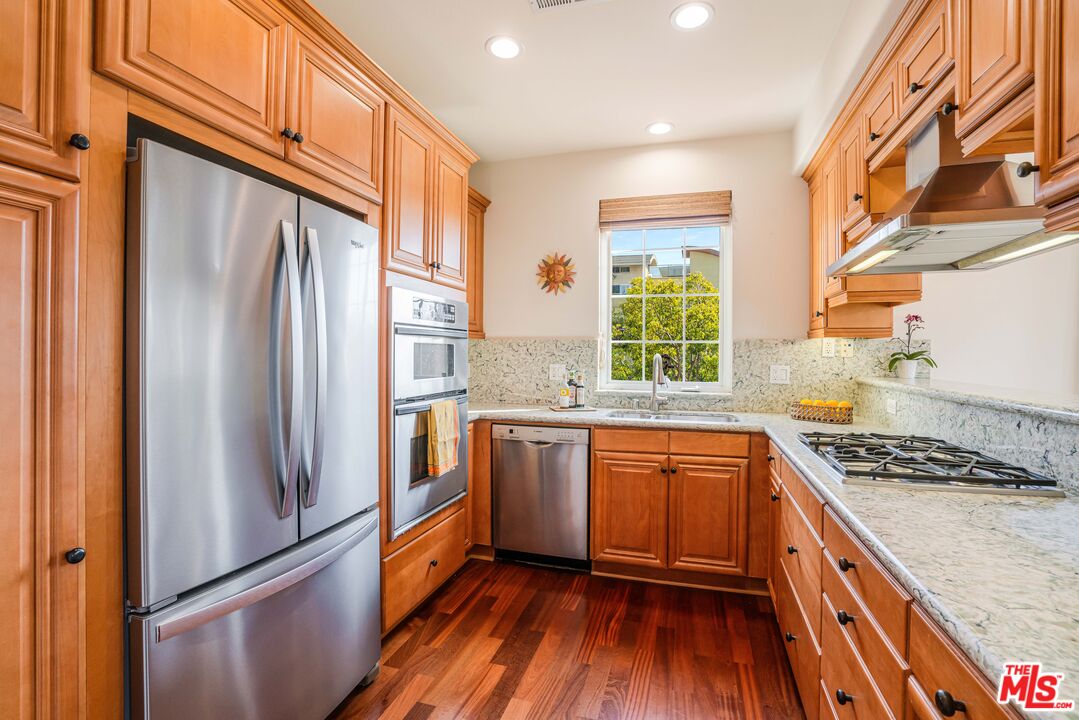 5935 Playa Vista Dr Unit: 301