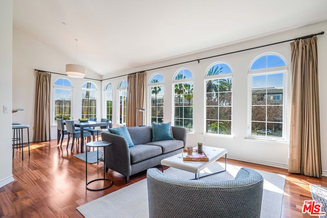 5935 Playa Vista Dr Unit: 301