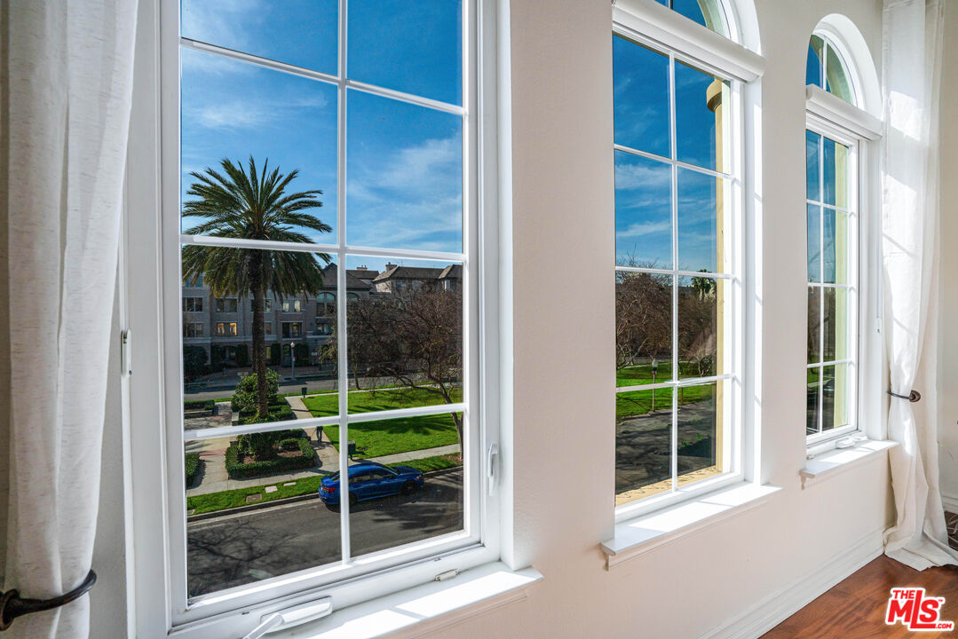 5935 Playa Vista Dr Unit: 301