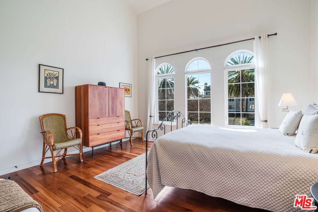 5935 Playa Vista Dr Unit: 301