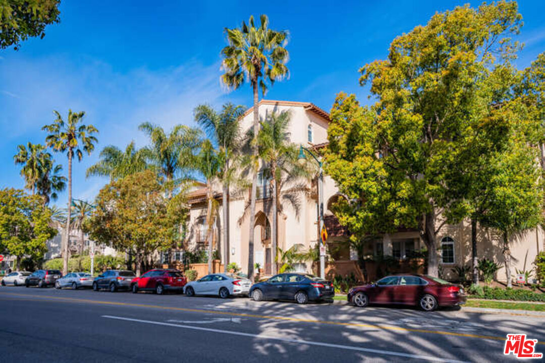 5935 Playa Vista Dr Unit: 301