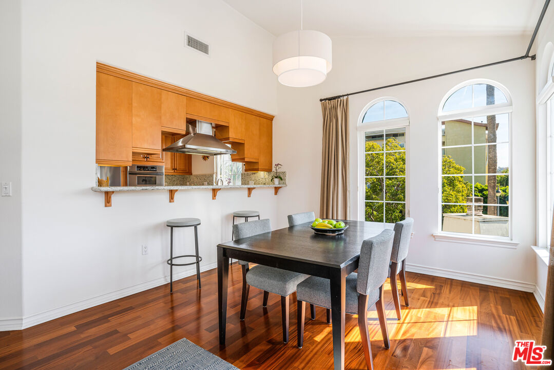 5935 Playa Vista Dr Unit: 301