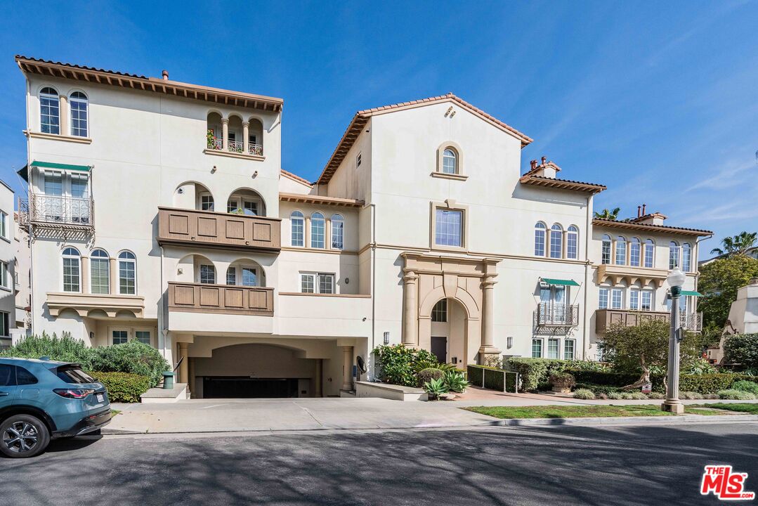 5935 Playa Vista Dr Unit: 301