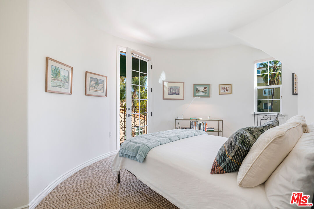 5935 Playa Vista Dr Unit: 301