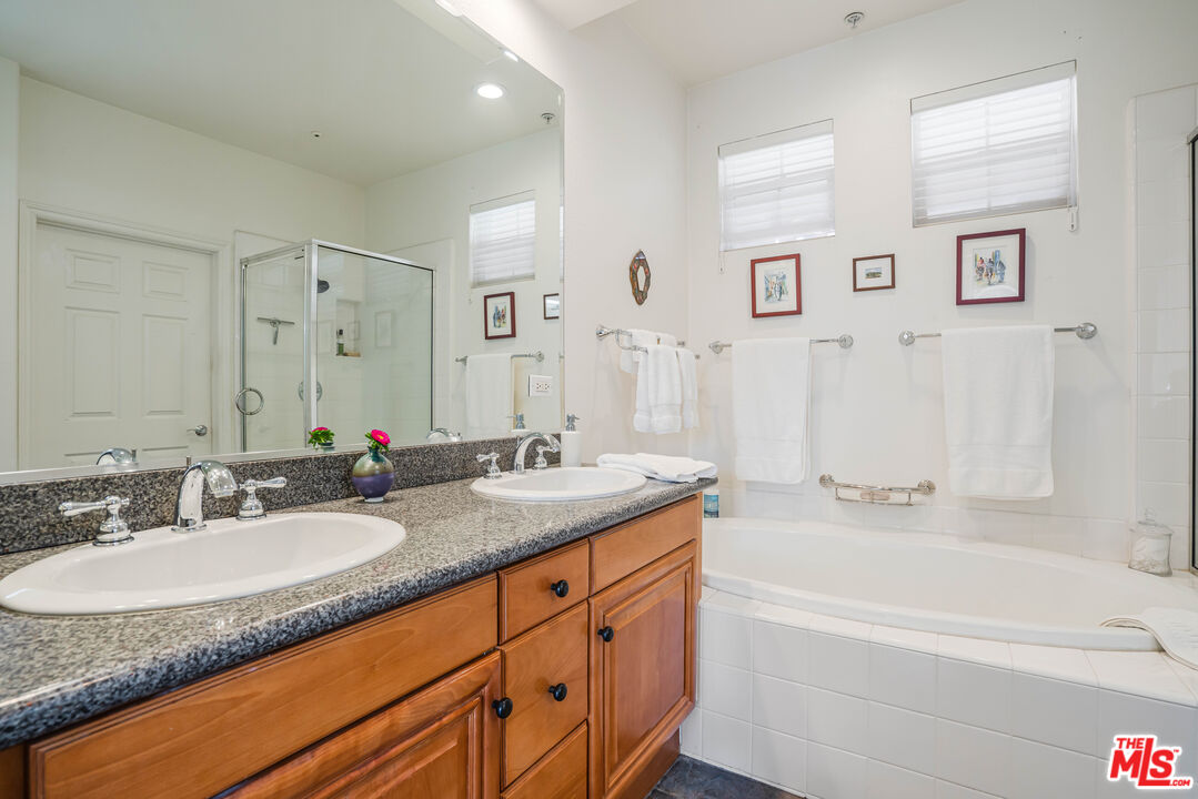 5935 Playa Vista Dr Unit: 301