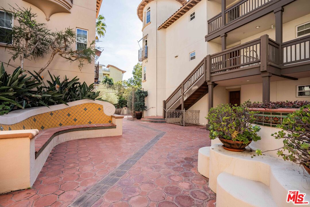 5935 Playa Vista Dr Unit: 301