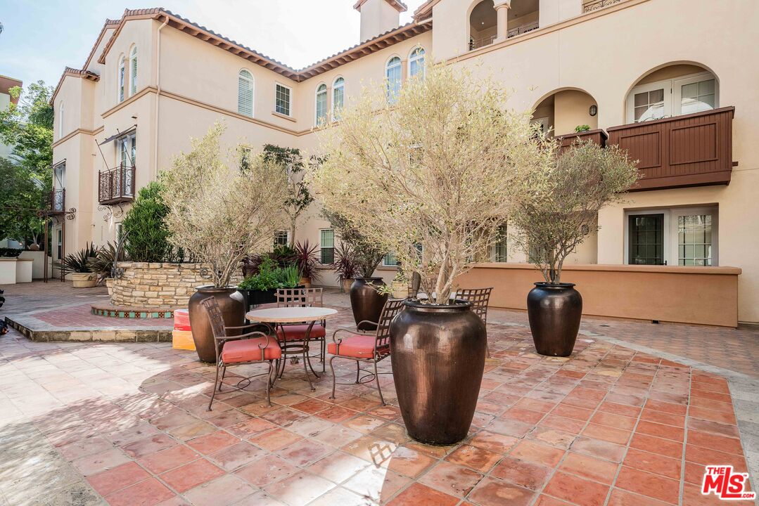 5935 Playa Vista Dr Unit: 301