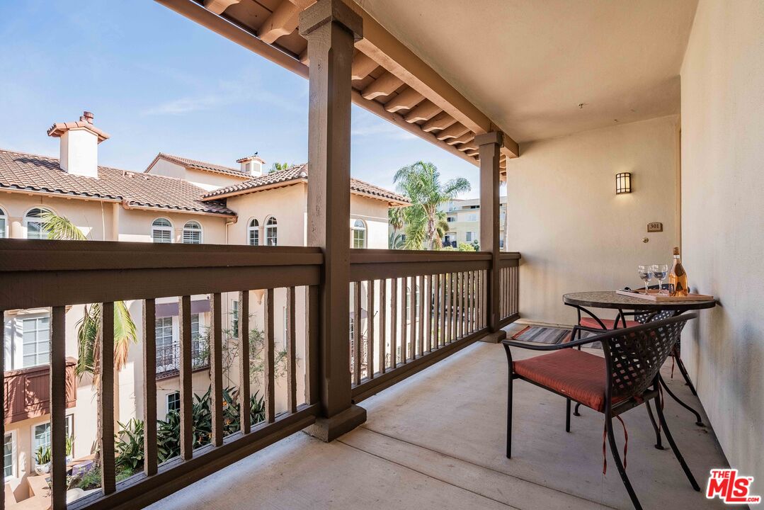 5935 Playa Vista Dr Unit: 301