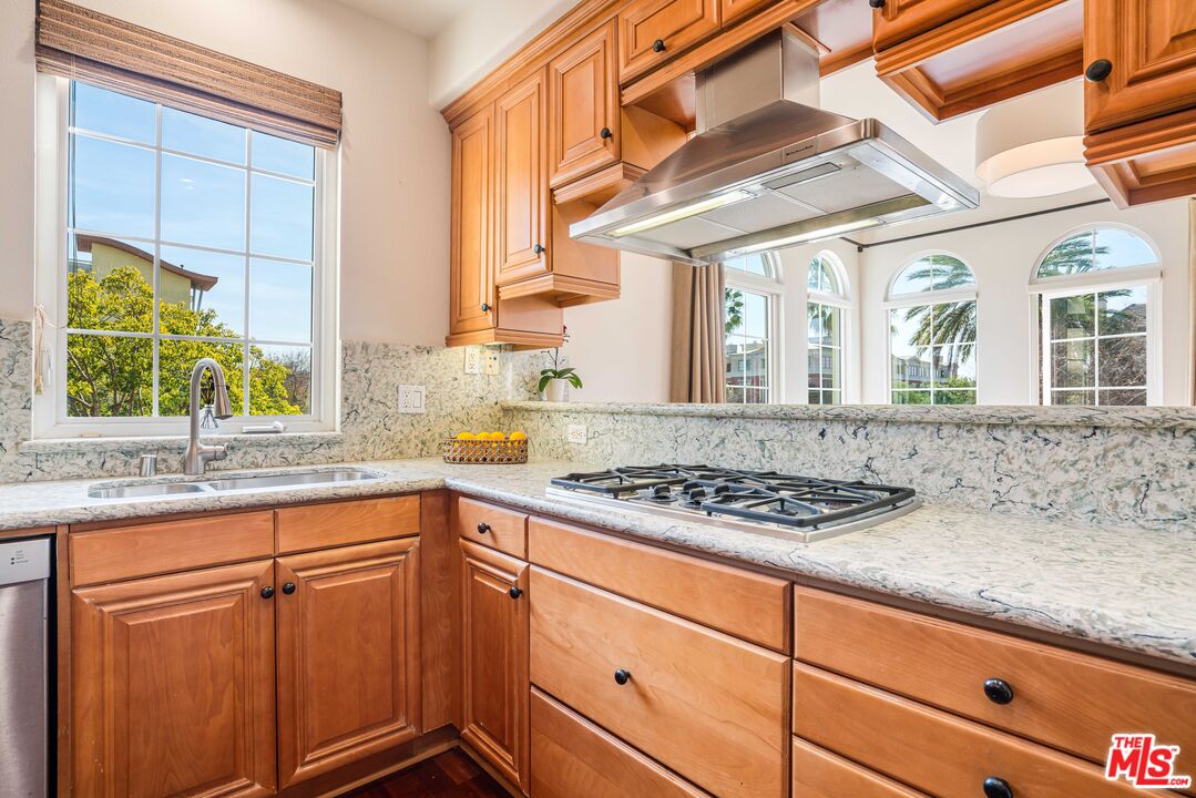 5935 Playa Vista Dr Unit: 301