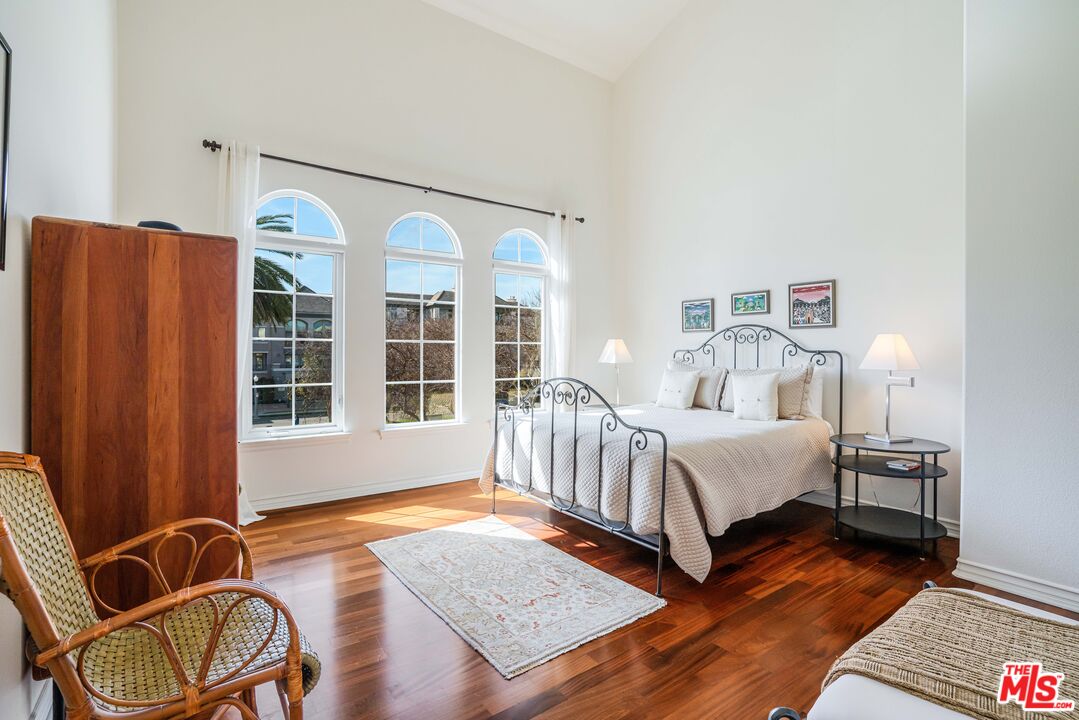 5935 Playa Vista Dr Unit: 301