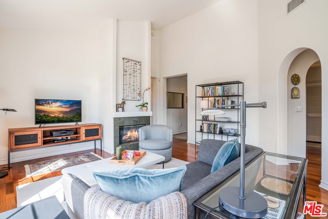 5935 Playa Vista Dr Unit: 301