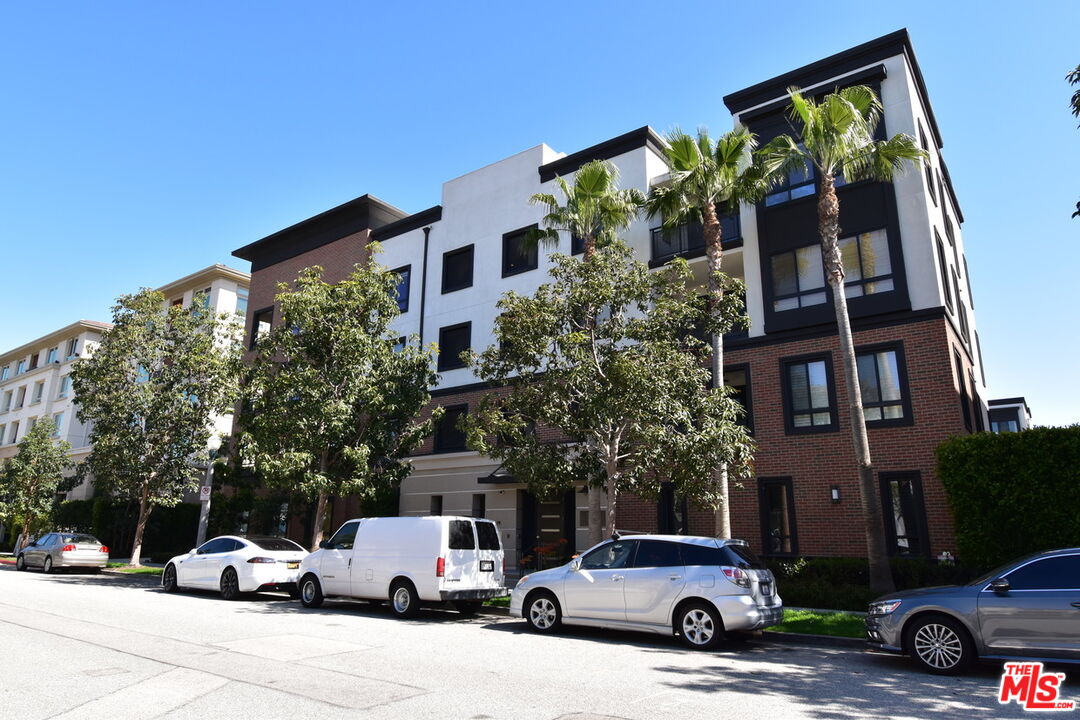 12887 Runway Unit: 5