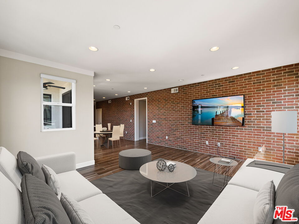 12887 Runway Unit: 5