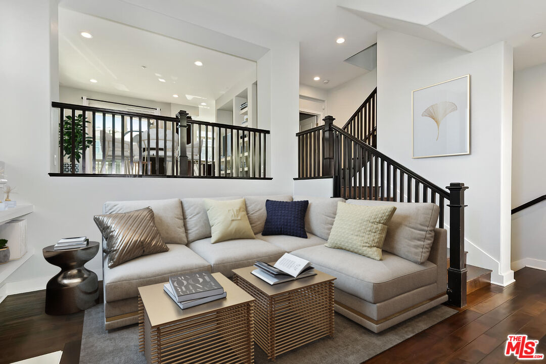 6021 Dawn Crk Unit: 13