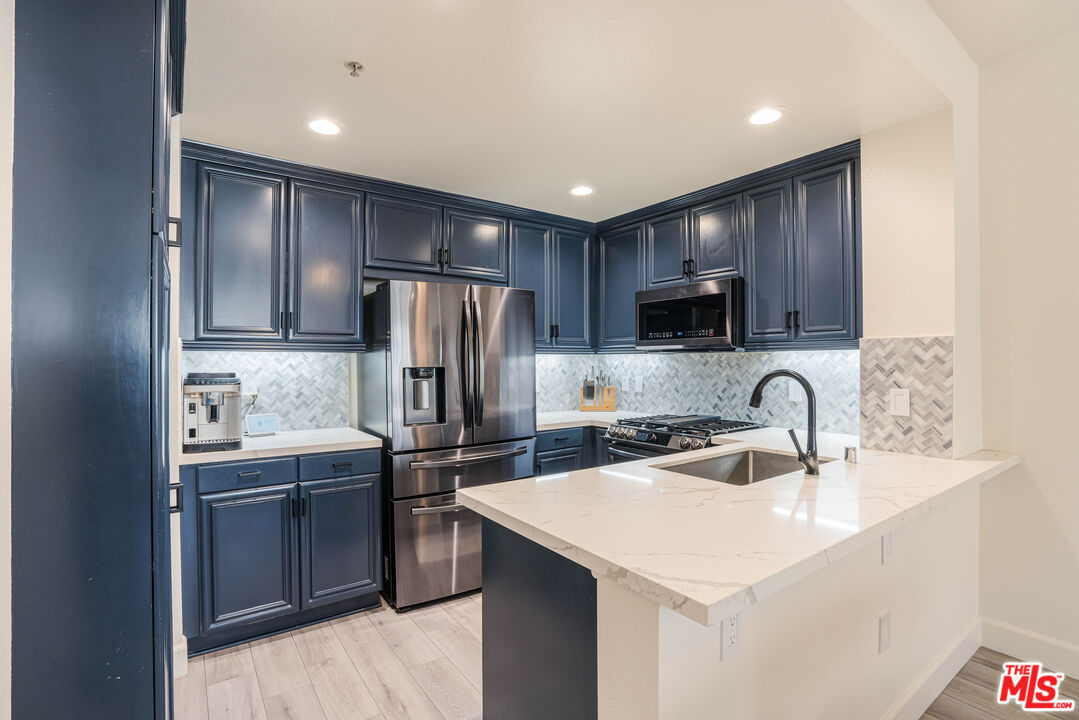 6020 Seabluff Dr Unit: 409