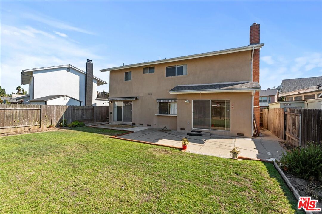 5104 Lindblade Dr