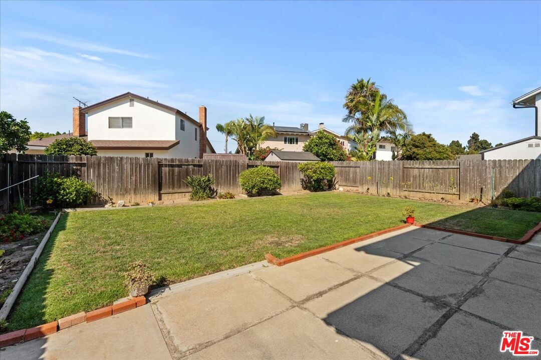 5104 Lindblade Dr
