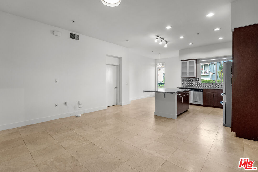 12920 RUNWAY RD Unit: 162