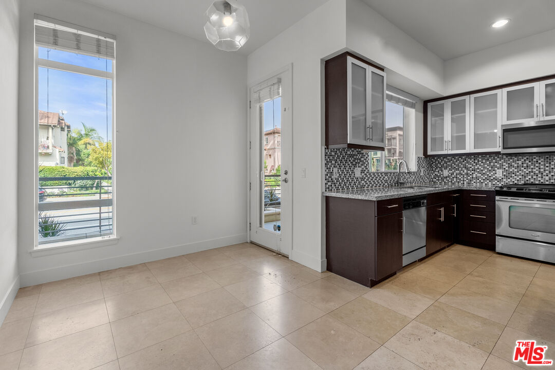 12920 RUNWAY RD Unit: 162