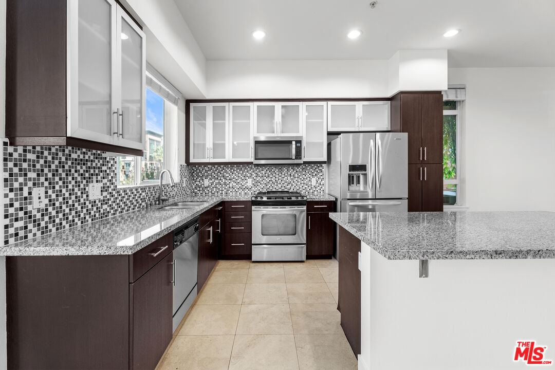 12920 RUNWAY RD Unit: 162