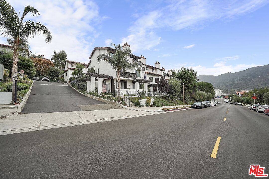 1574 Michael Ln