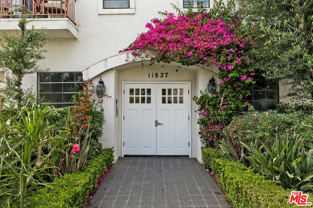 11827 Goshen Ave Unit: 201