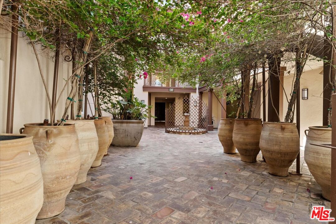 5935 Playa Vista Dr Unit: 113