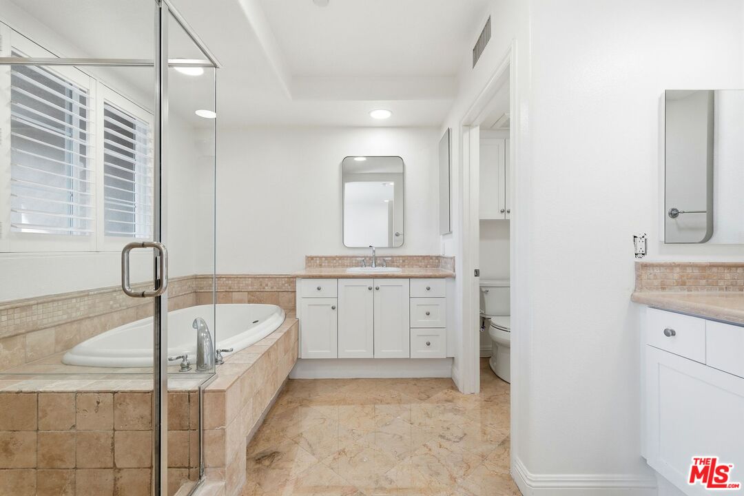 5831 Seawalk Dr Unit: 240