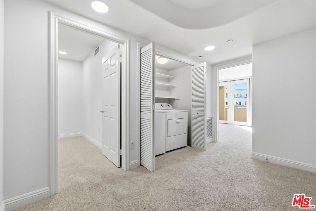 5831 Seawalk Dr Unit: 240