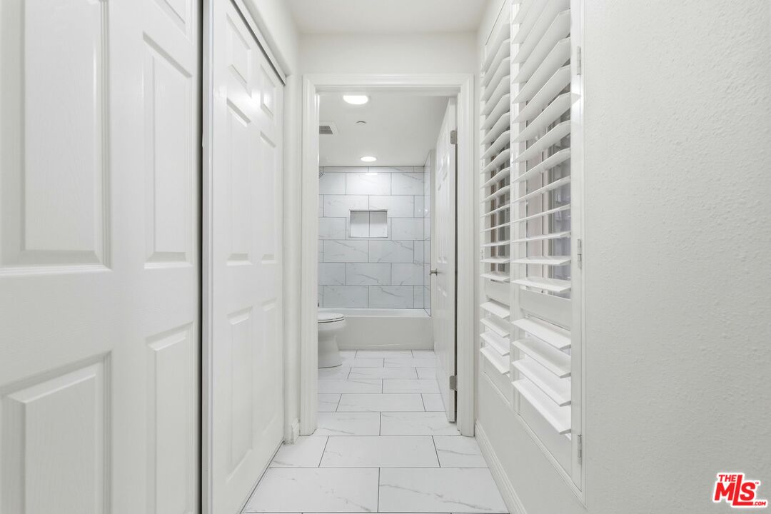 5831 Seawalk Dr Unit: 240