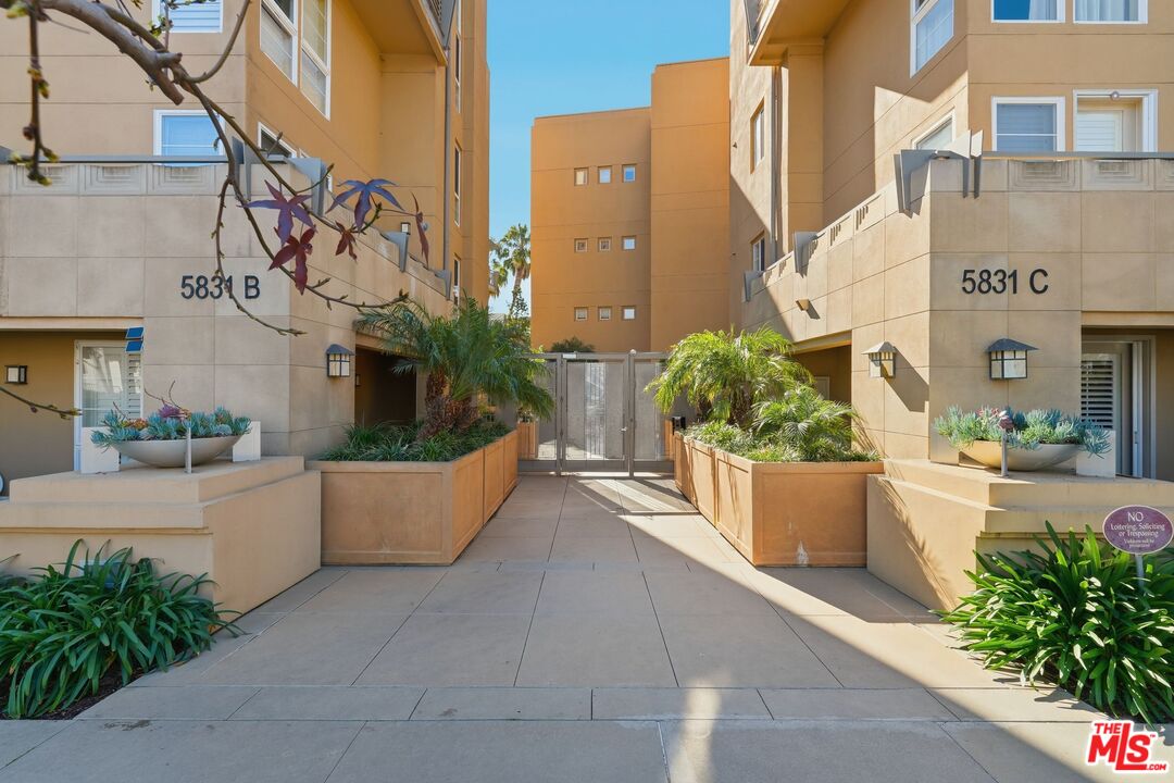 5831 Seawalk Dr Unit: 240