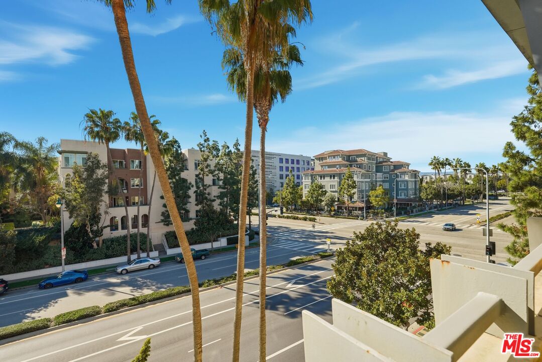 5831 Seawalk Dr Unit: 240