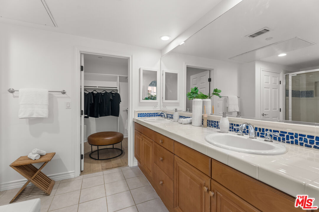 5935 Playa Vista Dr Unit: 113