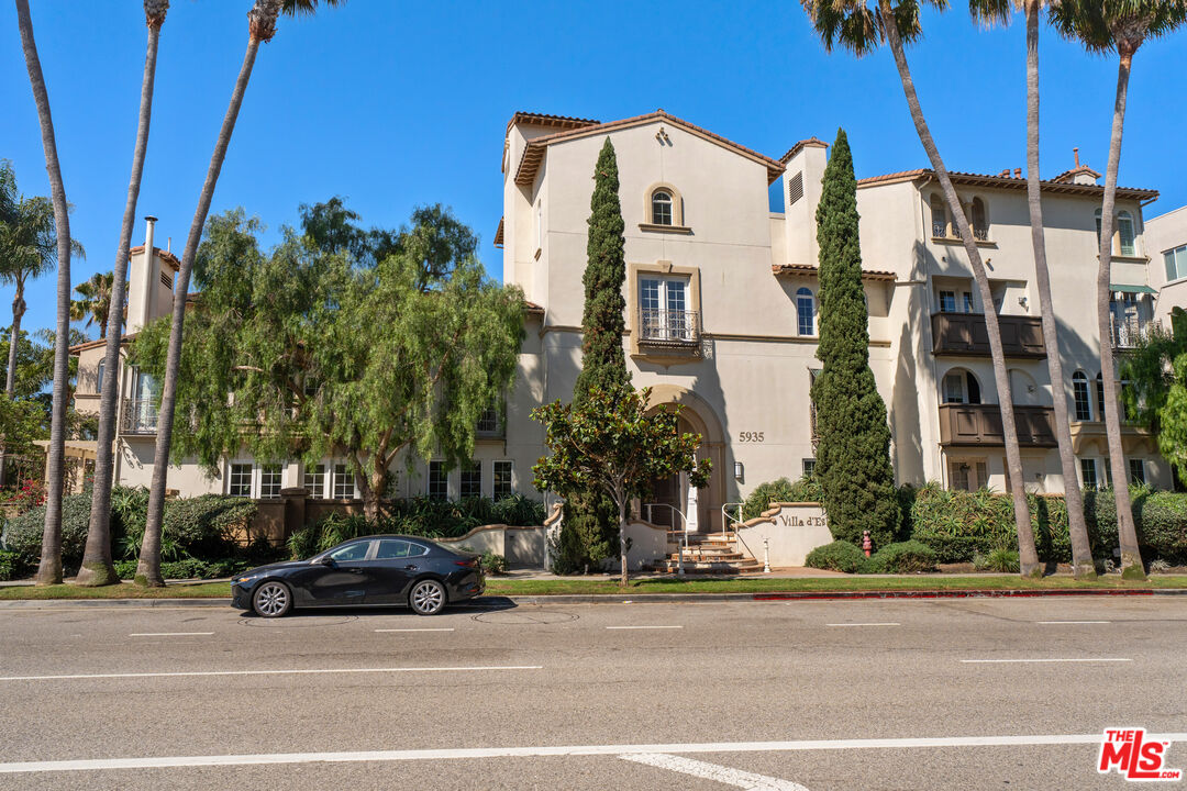 5935 Playa Vista Dr Unit: 113